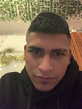 Snapshot of Emiliano_Reyes chatting on June 2026 12:27:02 AM Emiliano Reyes online show from June 2026 12:27:02 AM