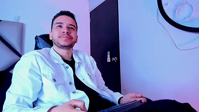 mike 257 online show from November 2025 11:53:01 AM