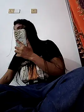 Snapshot of Hot_Angle chatting on May 2026 02:33:01 PM Hot Angle online show from May 2026 02:33:01 PM