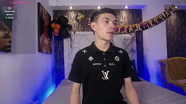 Snapshot of Mike_lawford1 chatting on November 2025 01:02:01 PM Mike lawford1 online show from November 2025 01:02:01 PM