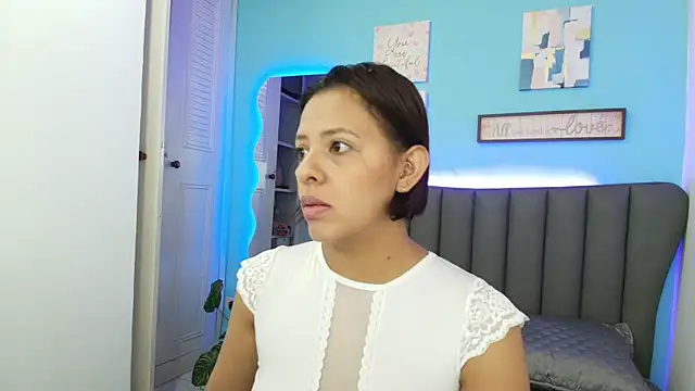 Aria Russo online show from November 2025 02:51:01 PM