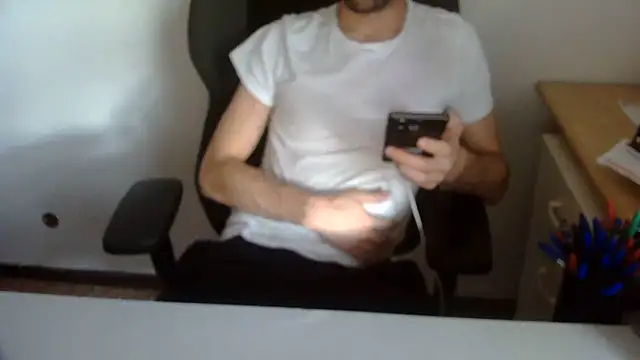 Snapshot of topg84 chatting on May 2026 04:25:01 PM topg84 online show from May 2026 04:25:01 PM