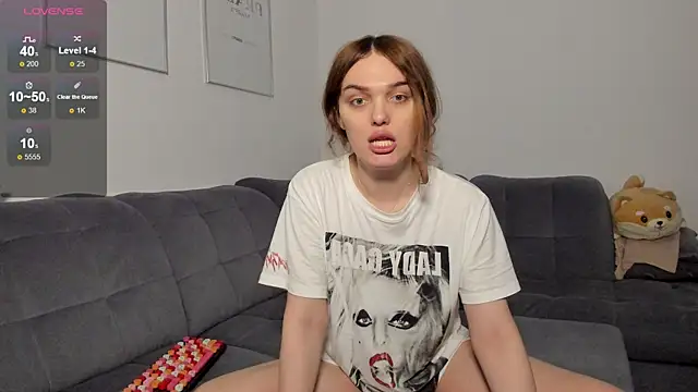Snapshot of EmiliaRhodes chatting on May 2026 07:20:02 PM EmiliaRhodes online show from May 2026 07:20:02 PM