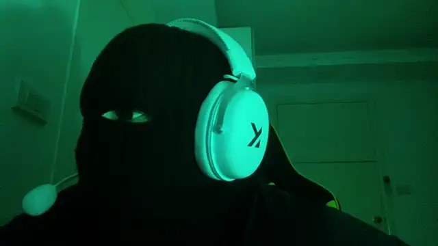 Snapshot of scolor chatting on November 2025 01:46:01 PM scolor online show from November 2025 01:46:01 PM