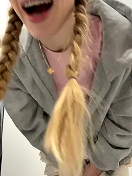 kira mia online show from December 2025 07:53:02 PM