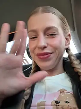 kira mia online show from March 2026 03:57:02 PM