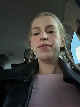 kira mia online show from April 2026 04:29:01 PM