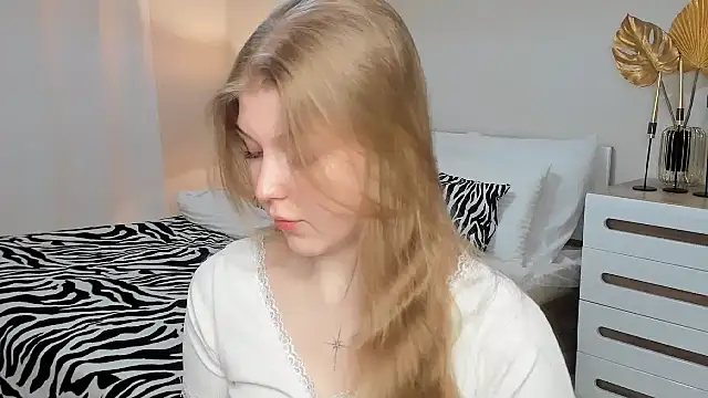 Snapshot of Stella_Light chatting on May 2026 04:40:01 AM Stella Light online show from May 2026 04:40:01 AM