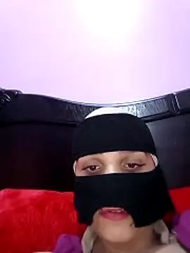 SandyAmr online show from December 2025 08:41:02 AM