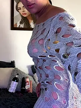 morenaQueen  online show from November 2025 06:29:01 PM