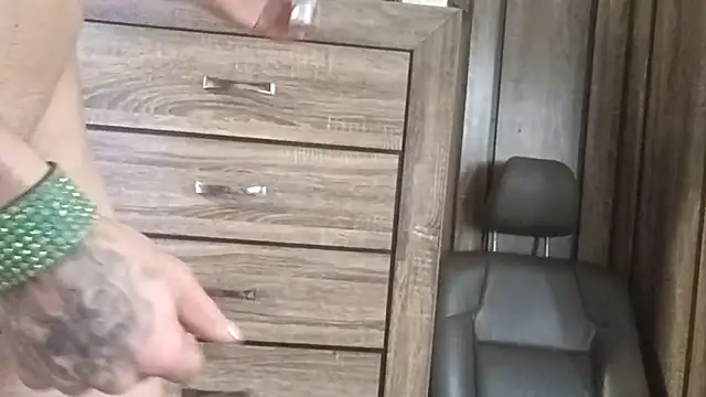 alphacloudGod online show from November 2025 07:10:01 PM