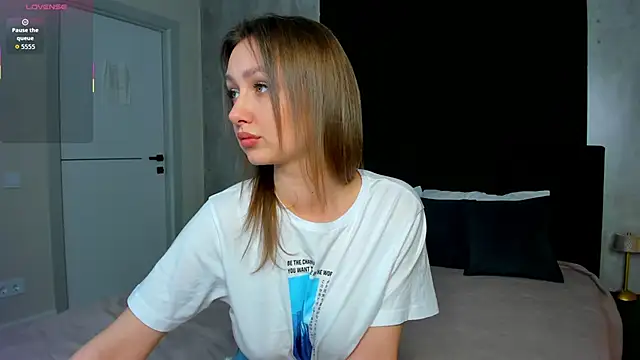 Holly Rays online show from November 2025 08:47:01 AM