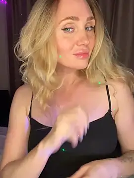 Snapshot of Drink_me_all_up chatting on October 2025 09:38:01 PM Drink me all up online show from October 2025 09:38:01 PM