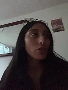 Violeet-Smith online show from November 2025 09:02:01 PM