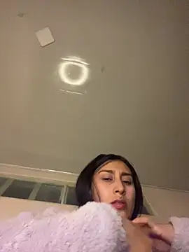 Violeet-Smith online show from November 2025 07:09:01 AM