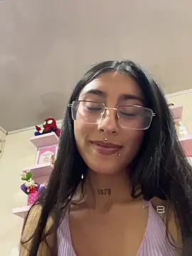 Violeet-Smith online show from November 2025 11:07:02 PM