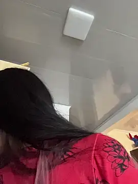 Violeet-Smith online show from December 2025 05:42:02 PM