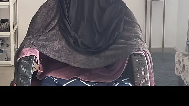 MakeMeAwareAah online show from December 2025 07:16:02 AM