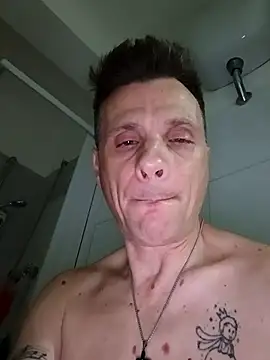 Snapshot of OffshoreCenterline3 chatting on October 2025 02:01:02 AM OffshoreCenterline3 online show from October 2025 02:01:02 AM