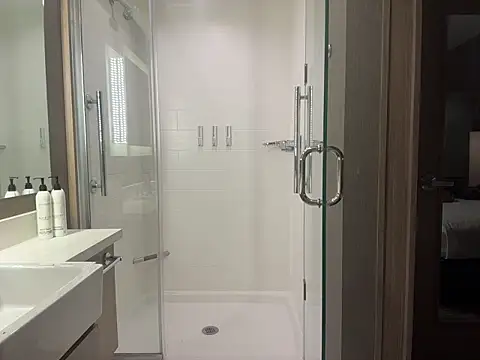 bobbyatx online show from December 2025 07:24:01 AM