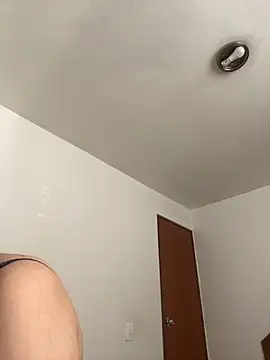 Selena Roa online show from November 2025 04:17:01 PM