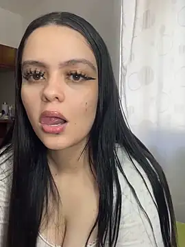 Selena Roa online show from April 2026 04:37:02 PM