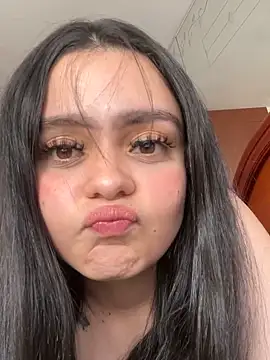 Snapshot of Selena_Roa chatting on April 2026 06:32:02 PM Selena Roa online show from April 2026 06:32:02 PM