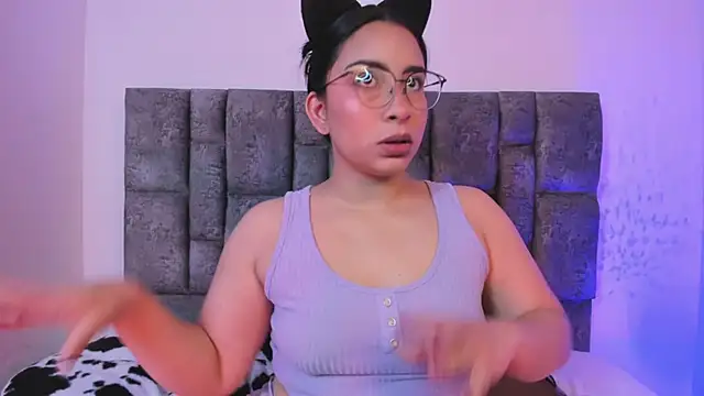 miah storm online show from November 2025 01:38:02 AM