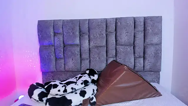 miah storm online show from November 2025 02:21:01 AM