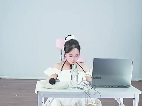 Aidou-piaopiao online show from October 2025 07:02:01 PM