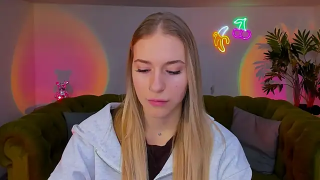 sassy cutie online show from November 2025 01:22:01 PM