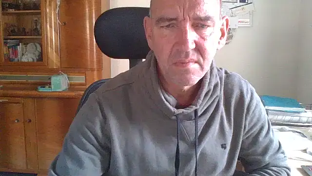 Lutzi1970 online show from November 2025 10:49:02 AM