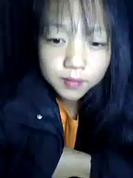 Quynhsumon online show from November 2025 02:39:02 PM