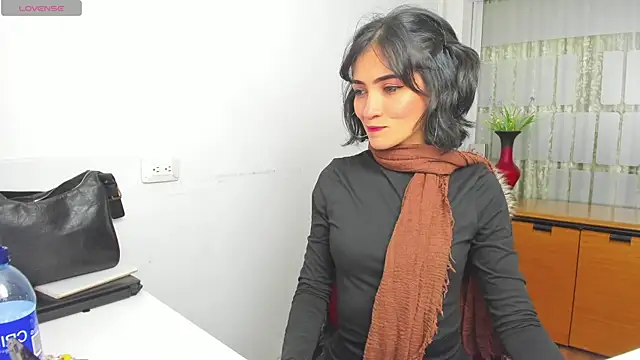 chloehanna online show from November 2025 06:51:01 PM