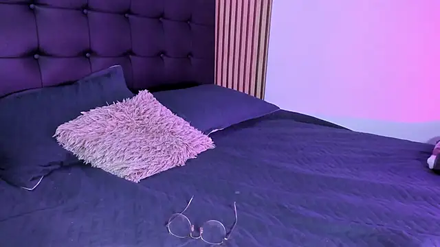 Scarlet DLuce online show from October 2025 05:58:02 PM