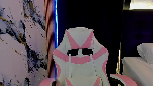 Scarlet DLuce online show from November 2025 09:10:01 AM