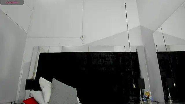 Snapshot of EmmadaSilva chatting on May 2026 07:10:02 PM EmmadaSilva online show from May 2026 07:10:02 PM