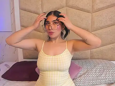 EmmaColliinss online show from October 2025 01:58:01 PM