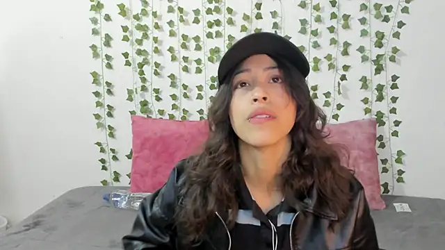 emily jonessxx online show from January 2026 04:44:01 PM