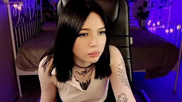 Emma Kirks online show from October 2025 12:26:02 PM