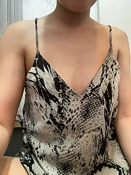Snapshot of Emily-y chatting on June 2026 10:48:01 AM Emily-y online show from June 2026 10:48:01 AM