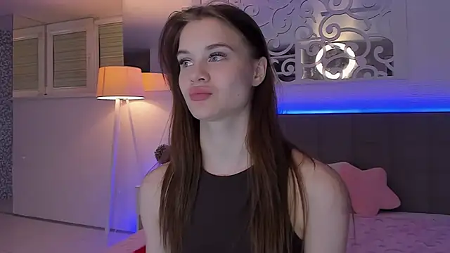 LuisaClover online show from April 2026 06:16:01 PM