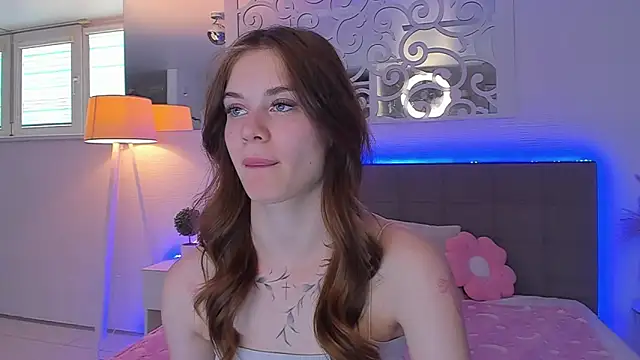 Snapshot of LuisaClover chatting on May 2026 12:22:02 PM LuisaClover online show from May 2026 12:22:02 PM