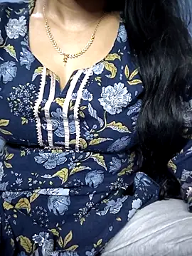 Ezabelljohn online show from April 2026 06:06:01 PM