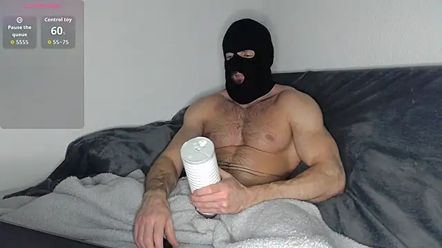 Snapshot of Masked_Bull38_Uk chatting on December 2025 09:42:02 PM Masked Bull38 Uk online show from December 2025 09:42:02 PM