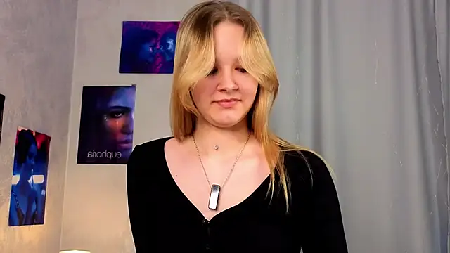 Snapshot of ElissaGlod chatting on March 2026 11:06:01 AM ElissaGlod online show from March 2026 11:06:01 AM