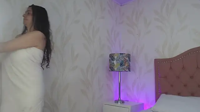 Emmy Palacios online show from October 2025 12:17:02 PM