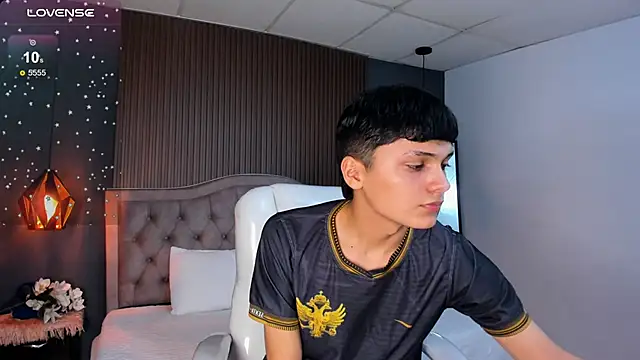 Maxii18  online show from November 2025 07:13:01 PM