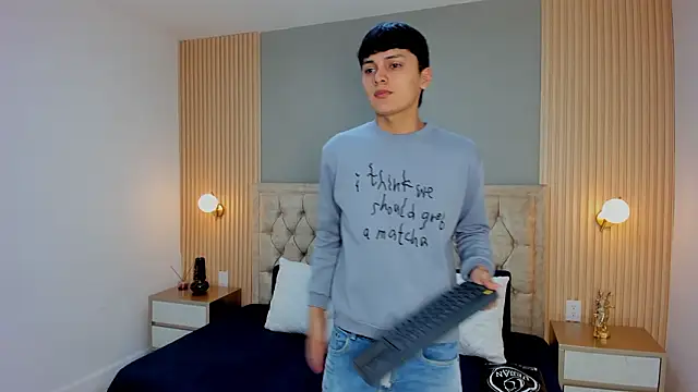 Maxii18  online show from January 2026 02:28:02 AM