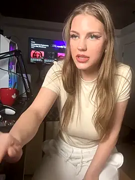 Snapshot of elliepixie chatting on December 2025 01:46:02 AM elliepixie online show from December 2025 01:46:02 AM